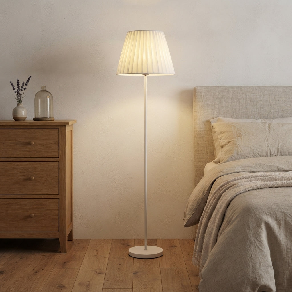 Lampadaire blanc abat-jour plissé Éventail – mise en situation (visuel d’ambiance)
