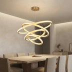 Suspension trois anneaux lumineux dorés Gyroscope – mise en situation (visuel d’ambiance)