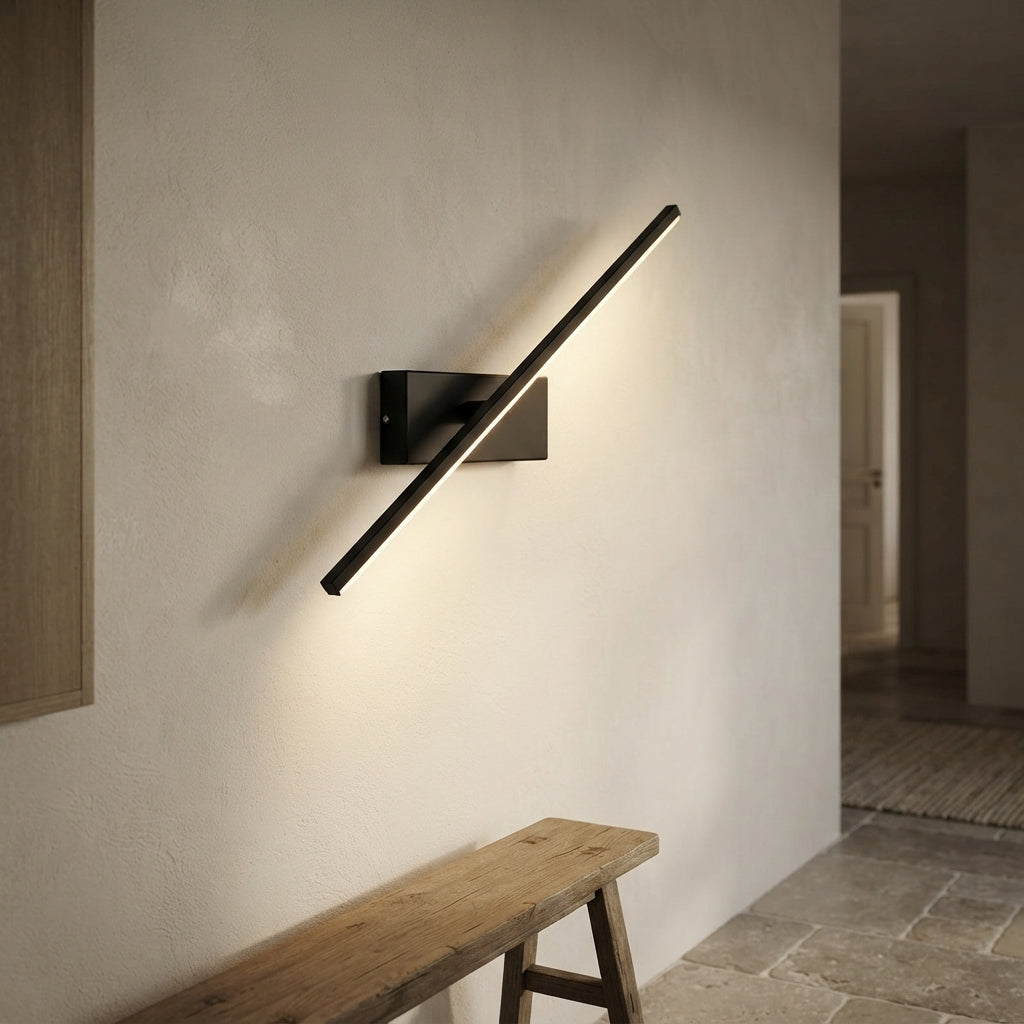 Applique murale barre noire inclinée Accent – mise en situation (visuel d’ambiance)