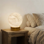 Lampe de chevet sans fil tactile en albâtre Lune – mise en situation (visuel d’ambiance)