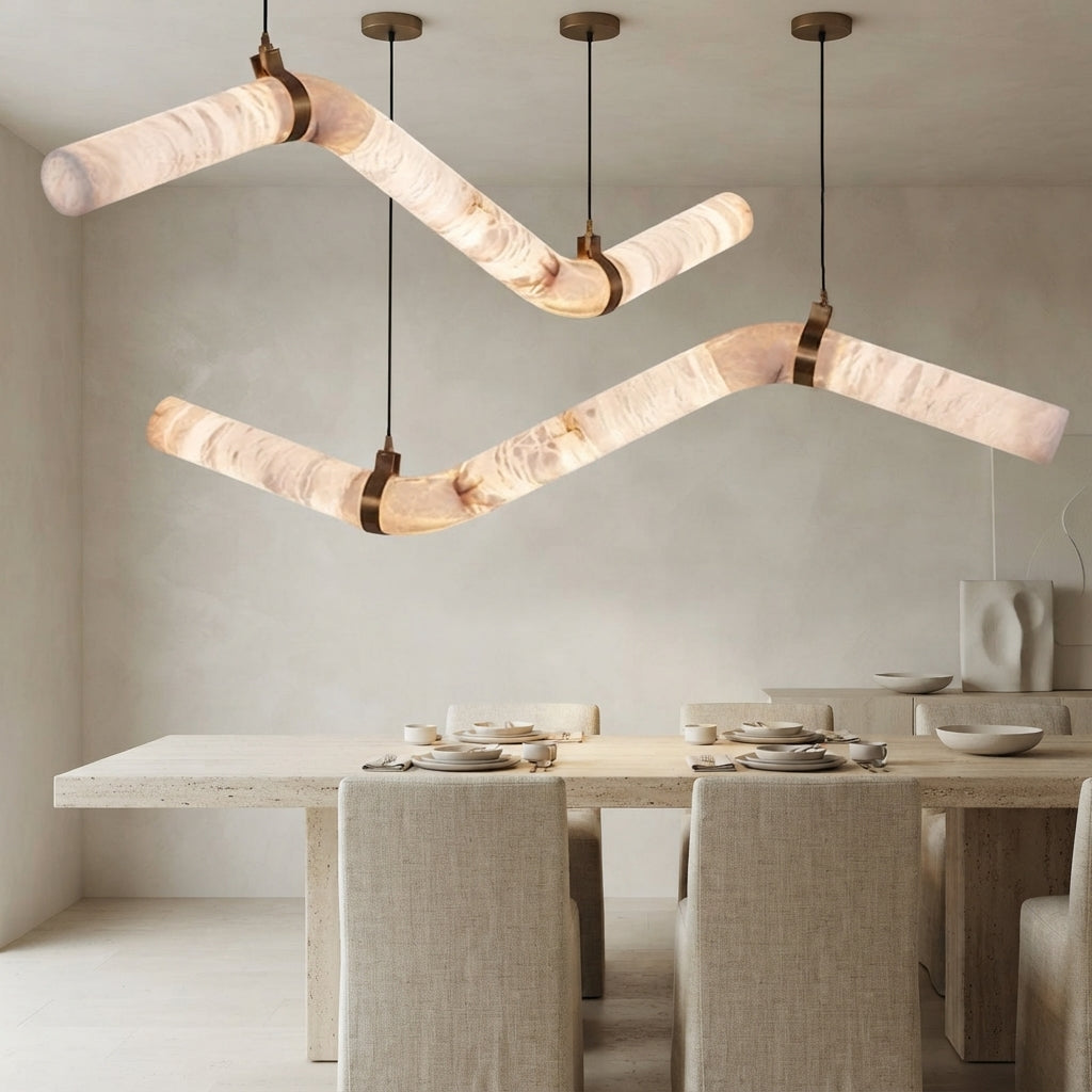 Lustre rectangulaire en albâtre à branches en zigzag Éclair – mise en situation (visuel d’ambiance)