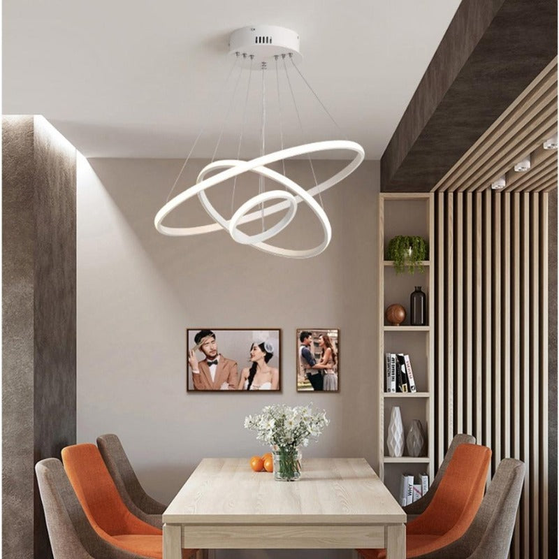 Suspension anneaux imbriqués en acrylique et aluminium Valse, finition blanche – vue 7