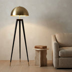 Lampadaire trépied noir à coupole dorée Heaume – mise en situation (visuel d’ambiance)