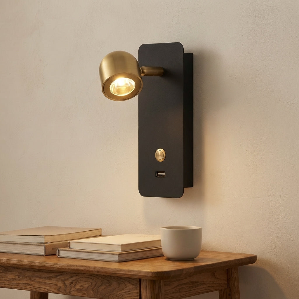 Applique murale noire spot doré cylindrique Cardan – mise en situation (visuel d’ambiance)
