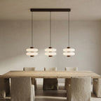 Suspension barre en métal marron à trois lampes blanches Rania – mise en situation (visuel d’ambiance)