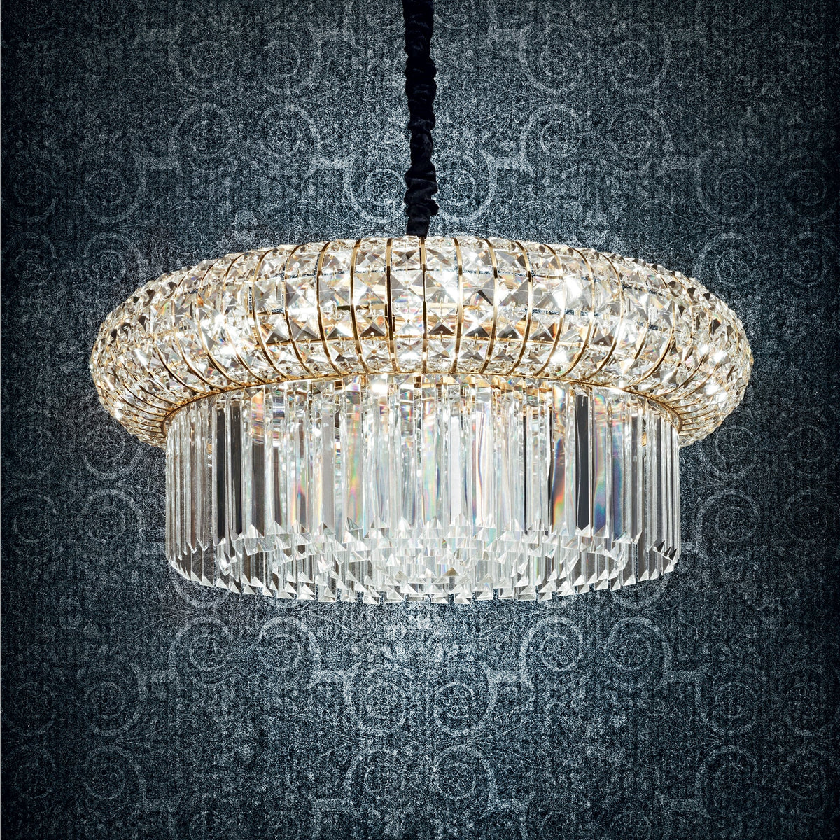 Lustre en cristal taillé à seize lumières et monture dorée Torvale – vue 3