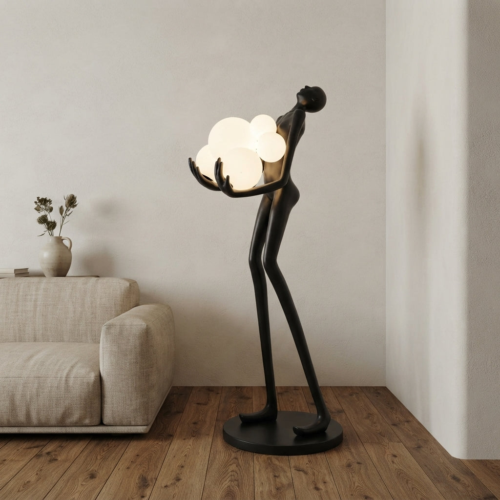 Lampadaire sculpture en résine silhouette humaine aux bulles Étreinte – mise en situation (visuel d’ambiance)