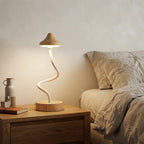 Lampe à poser orientable tige souple aspect bois Houblon – mise en situation (visuel d’ambiance)