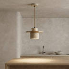 Suspension cylindrique style wabi-sabi aspect travertin Hune – mise en situation (visuel d’ambiance)
