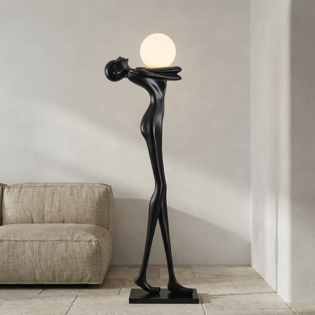 Lampadaire sculpture en résine silhouette humaine tête renversée Éveil – mise en situation (visuel d’ambiance)