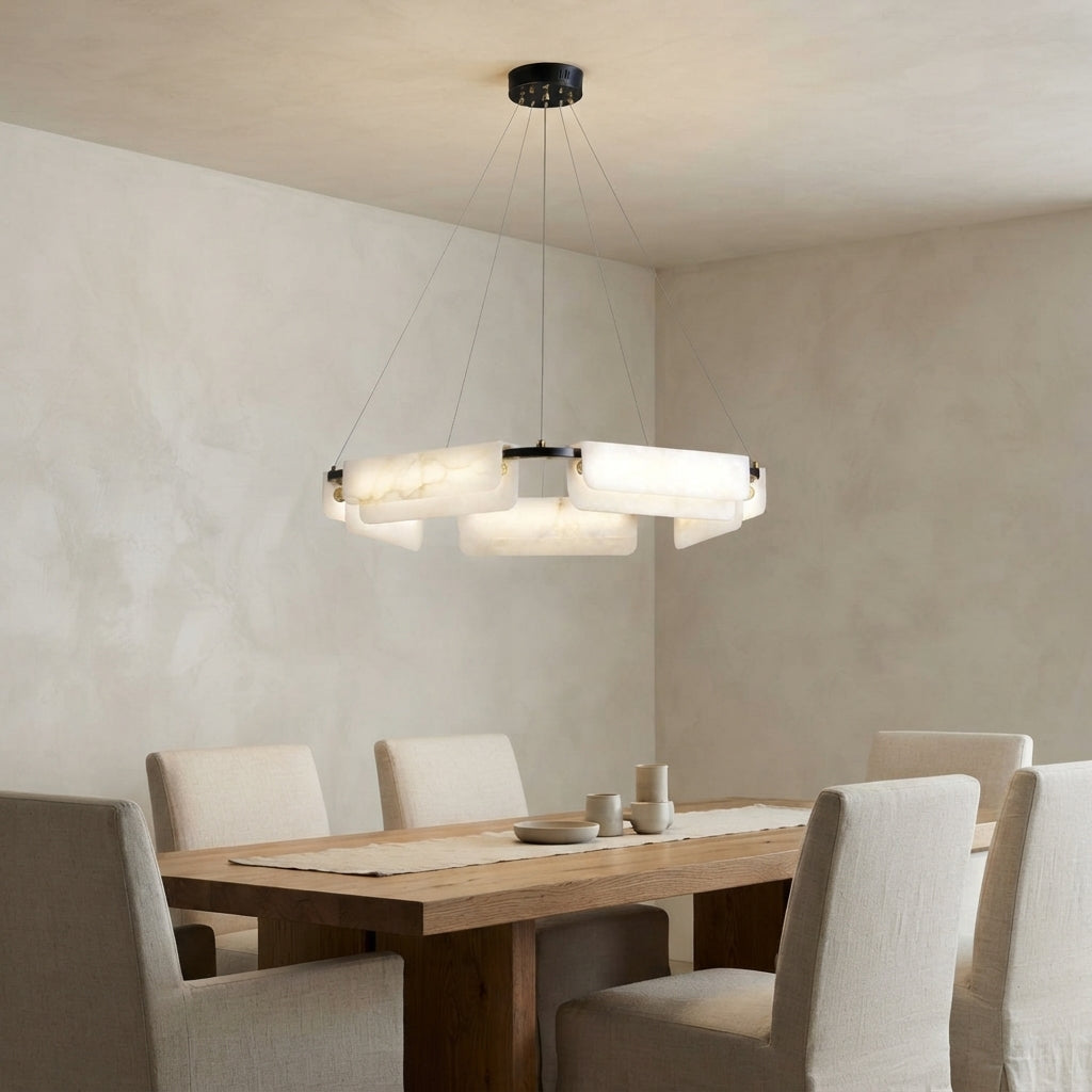 Lustre à plaques en albâtre quatre pans Hélice – mise en situation (visuel d’ambiance)