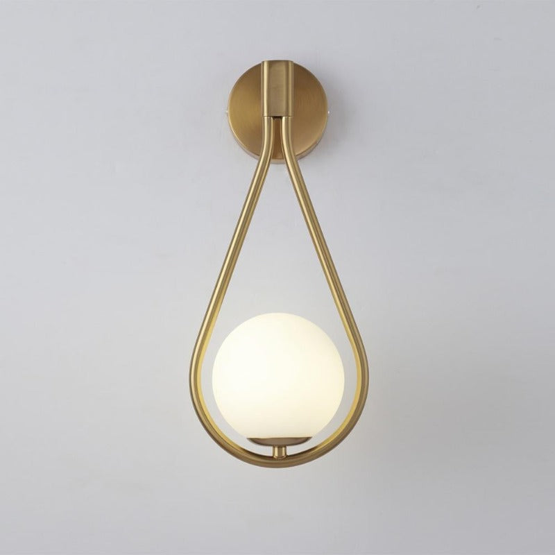 Applique murale goutte dorée et globe blanc Larme – vue 4