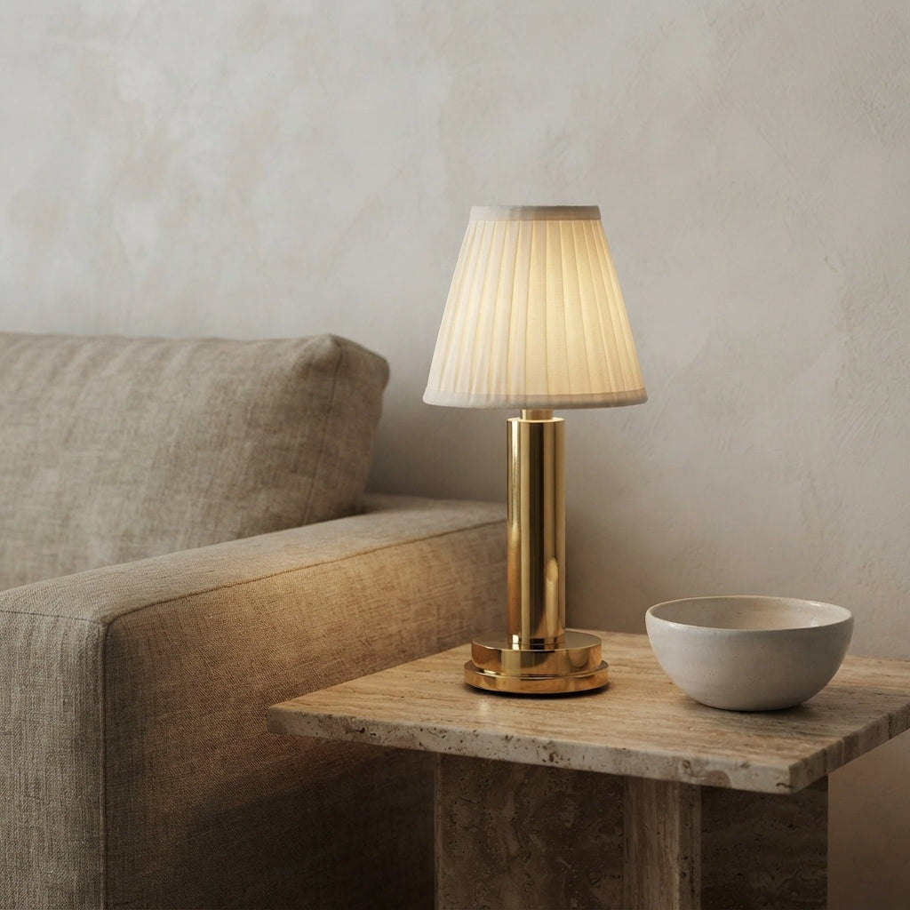 Lampe à poser sans fil rechargeable dorée abat-jour plissé Escale
