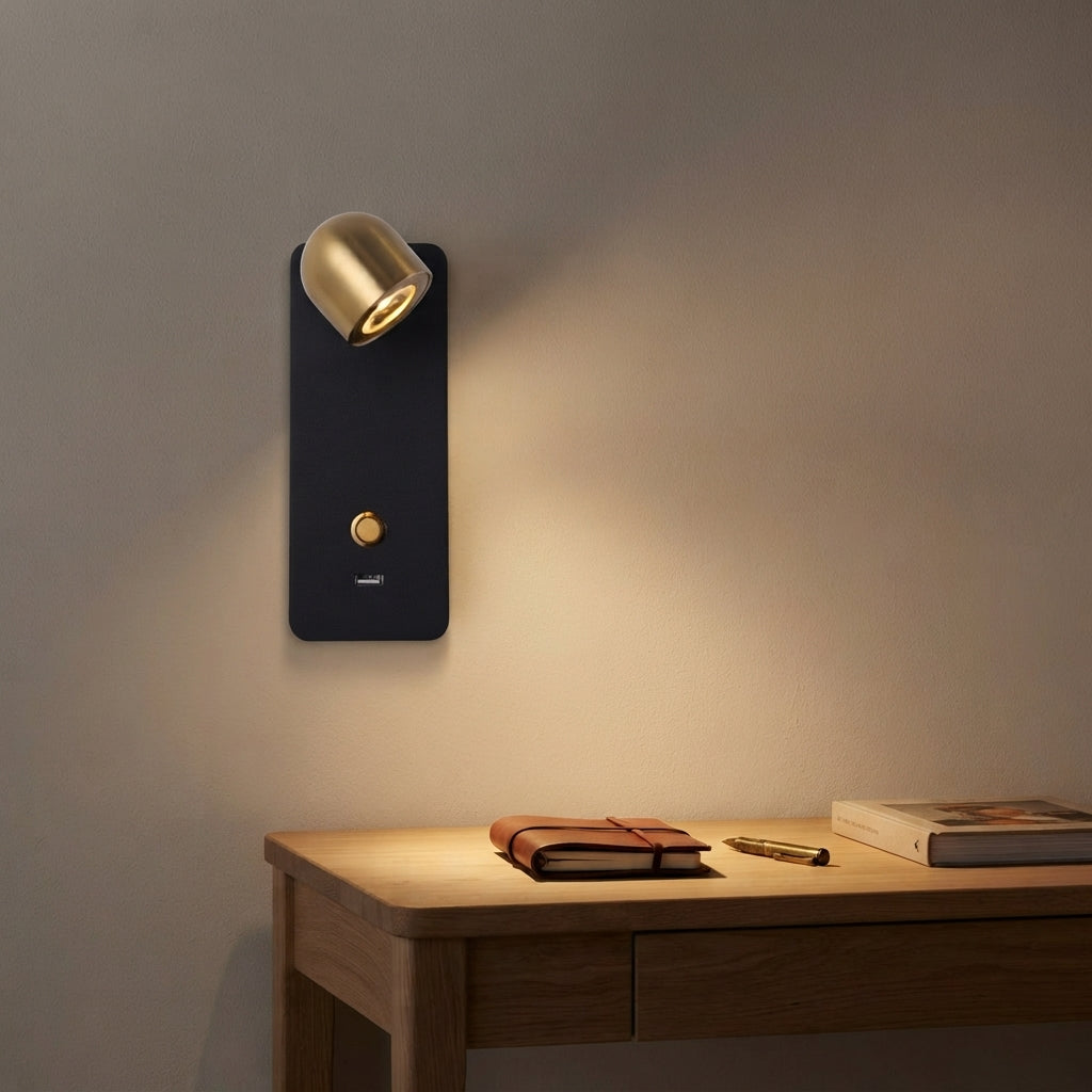 Applique murale orientable noire petit spot doré Bijou – mise en situation (visuel d’ambiance)
