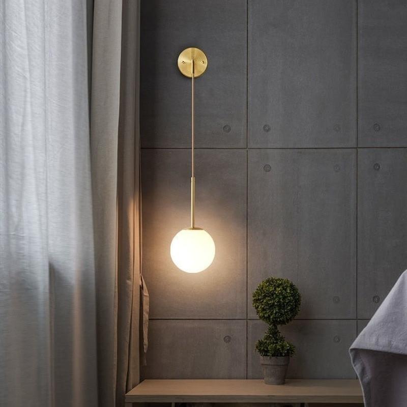 Applique murale globe suspendu au câble Plénilune, finition dorée