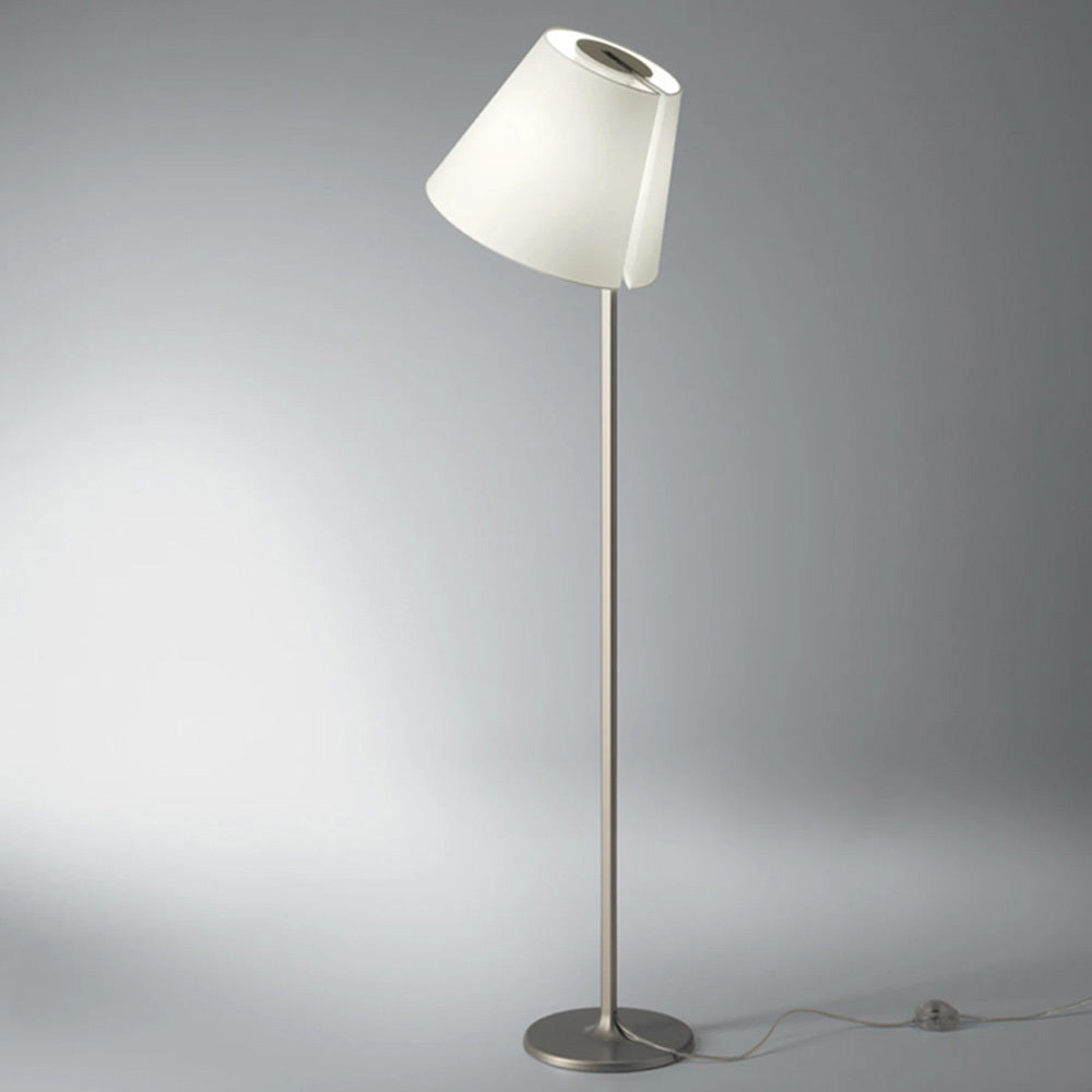Lampadaire tige argentée abat-jour blanc incliné Dais