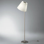 Lampadaire tige argentée abat-jour blanc incliné Dais