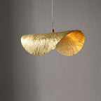 Suspension feuille de lotus dorée Sépale, finition dorée