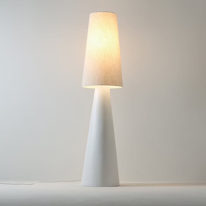 Lampadaire conique blanc à haut abat-jour Flûte