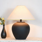 Lampe à poser en céramique fait main pied noir mat Encre