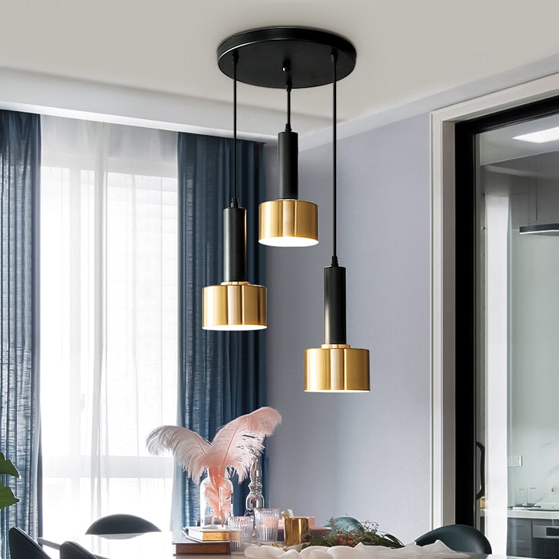 Lustre trois lampes noir et or sur plateau Tercet