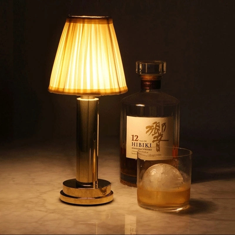 Lampe à poser sans fil rechargeable dorée abat-jour plissé Escale