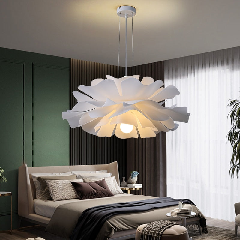 Lustre sculptural à pétales blancs Renoncule, finition blanche – vue 4