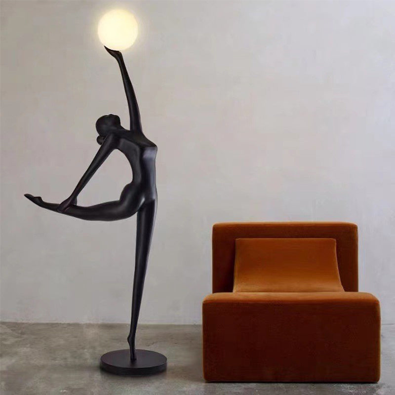 Lampadaire sculpture en résine danseuse au globe Entrechat