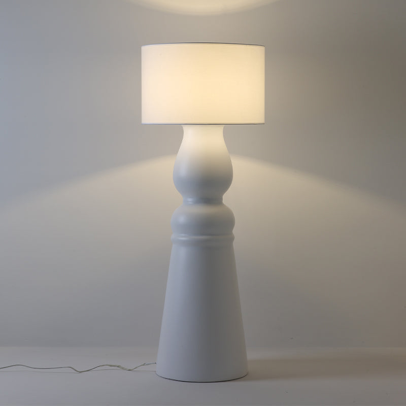 Lampadaire pied sculpté blanc avec télécommande Doucine