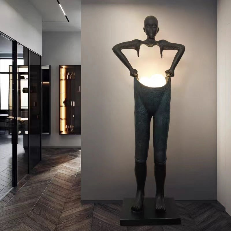 Lampadaire sculpture en résine silhouette humaine globe en main Foyer