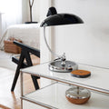 Lampe à poser ronde abat-jour dôme noir bras chromé Gramophone