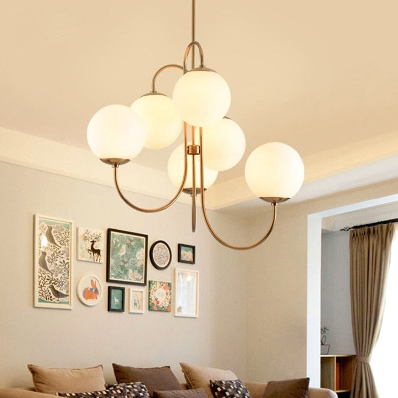 Lustre six globes blancs sur branches arquées en métal doré Magnolia – vue 3