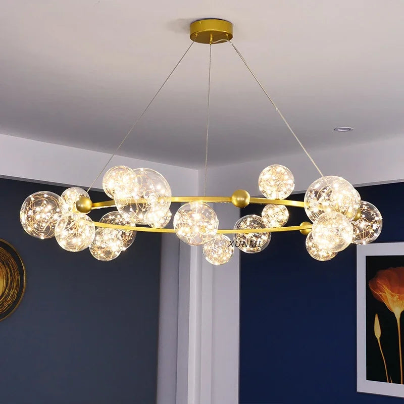 Lustre couronne dorée en fer et verre transparent Nébuleuse