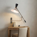 Applique murale orientable bras long abat-jour conique Campanule – mise en situation (visuel d’ambiance)