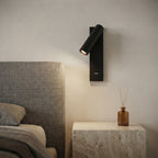 Applique murale noire spot cylindrique incliné Colophon – mise en situation (visuel d’ambiance)