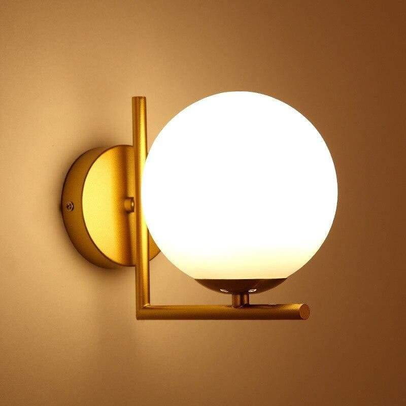 Applique murale globe en verre blanc et métal doré Neige