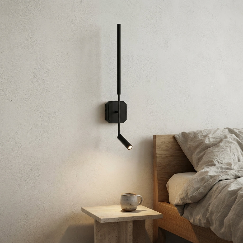 Applique murale tige noire à liseuse sans fil rechargeable Baguette – mise en situation (visuel d’ambiance)