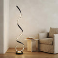 Lampadaire LED multicolore spirale ondulée Clématite – mise en situation (visuel d’ambiance)