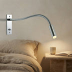 Applique murale orientable argentée liseuse flexible Brindille – mise en situation (visuel d’ambiance)