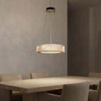 Suspension couronne plissée en métal beige Denia – mise en situation (visuel d’ambiance)