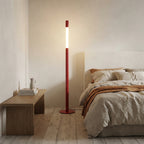 Lampadaire colonne rouge à tube lumineux Ibis – mise en situation (visuel d’ambiance)