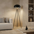 Lampadaire trépied noir abat-jour soucoupe Hémisphère – mise en situation (visuel d’ambiance)