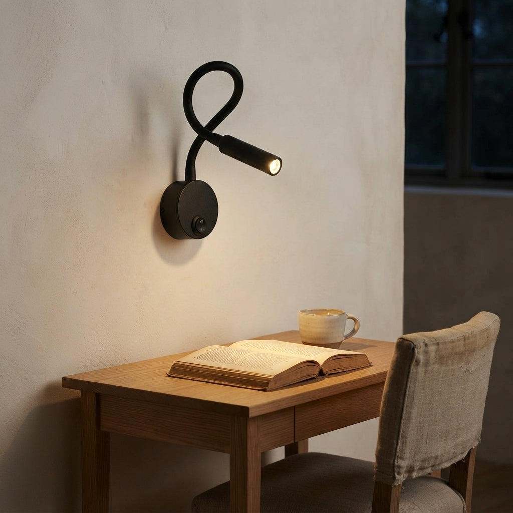 Applique murale orientable noire col flexible en boucle Anse – mise en situation (visuel d’ambiance)