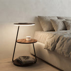 Lampadaire anneau lumineux et tablettes aspect bois Guéridon – mise en situation (visuel d’ambiance)