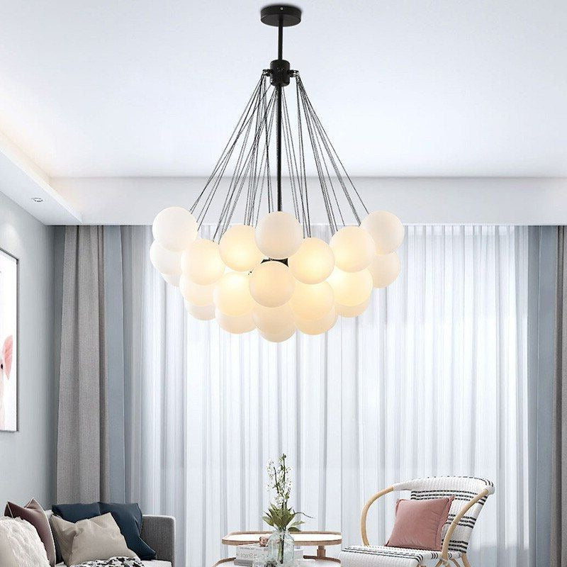 Lustre noir grappe de boules blanches Pollen – vue 2