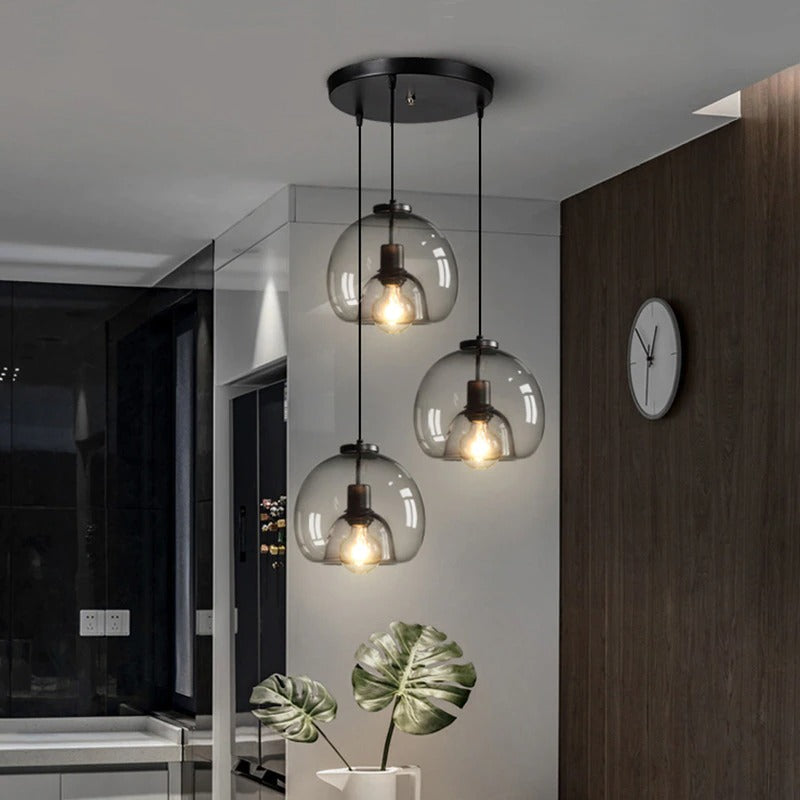 Lustre trois globes en verre transparent sur barre noire Rosée, finition noire – vue 4