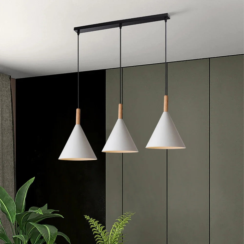 Suspension trois cônes en métal blanc finition bois Sapin, finition blanche