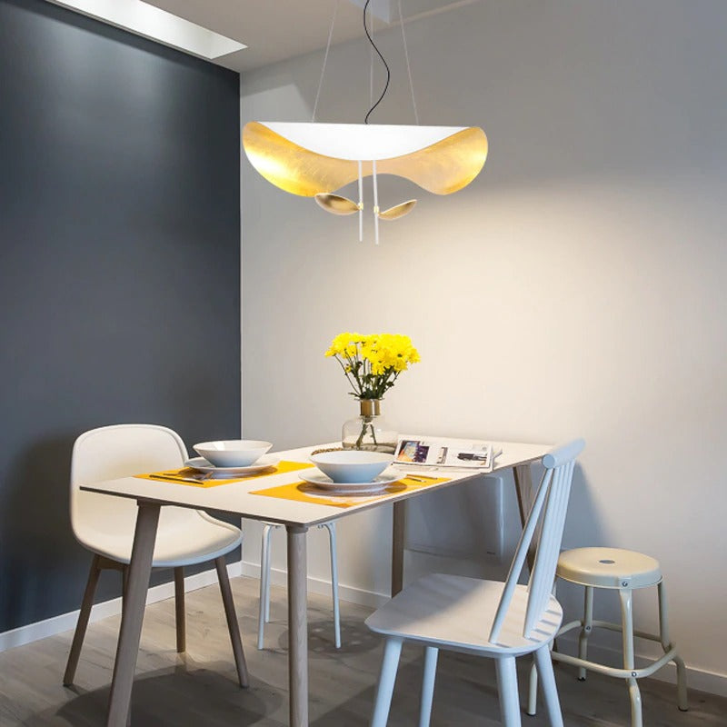 Suspension coupole en métal noir à intérieur cuivré Vasque